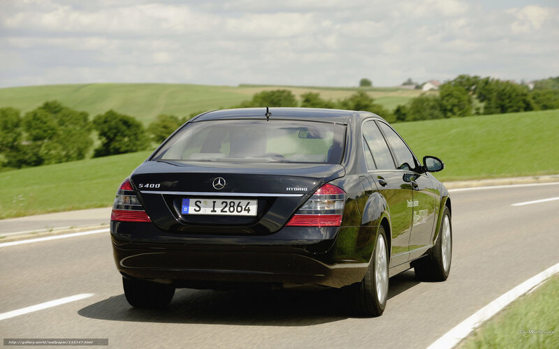 Mercedes-Benz S400 Hybrid on road