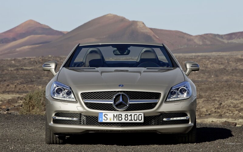 Mercedes-Benz SLK in desert