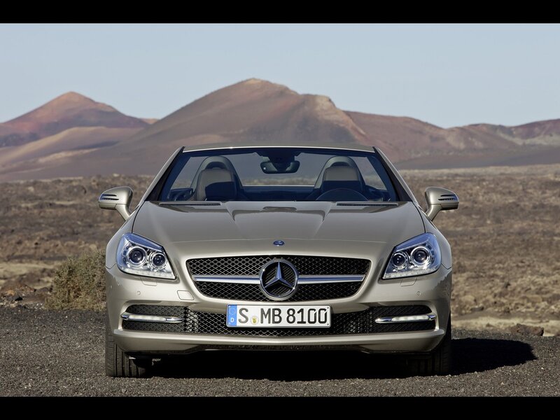 Mercedes-Benz SLK in desert