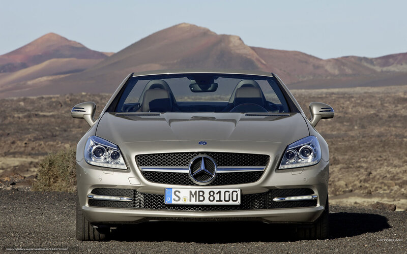 Mercedes-Benz SLK in desert