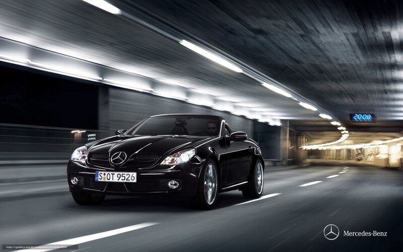 Mercedes-Benz SLK in tunnel