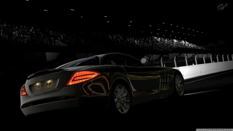 Mercedes-Benz SLR at night