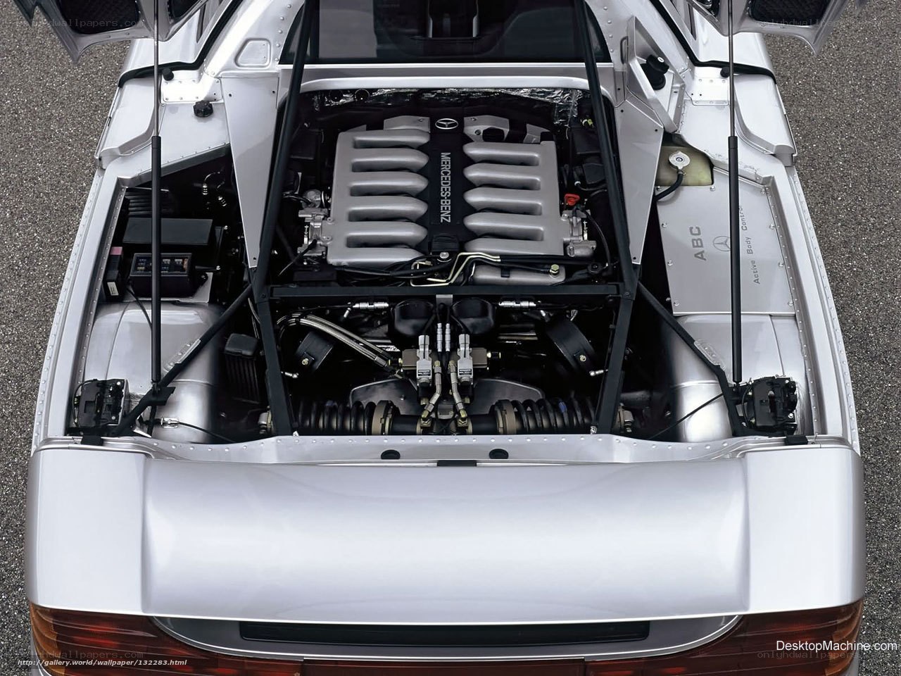 Mercedes-Benz SLR engine bay