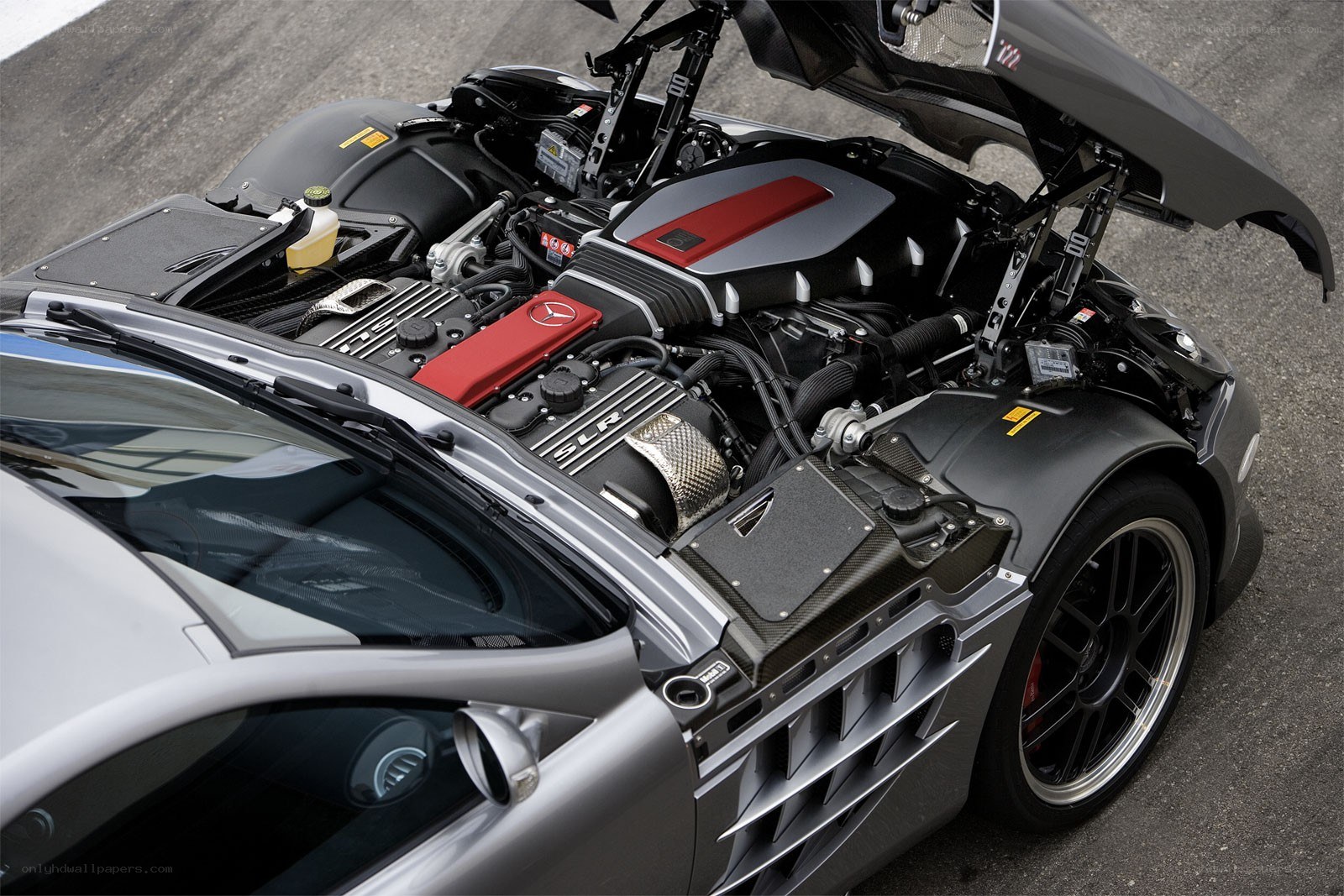 Mercedes-Benz SLR engine view