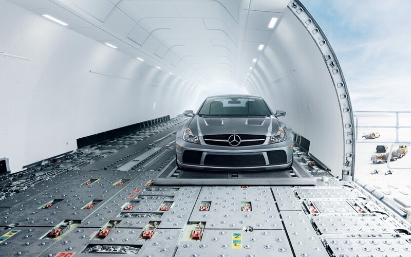 Mercedes-Benz SLR in cargo plane