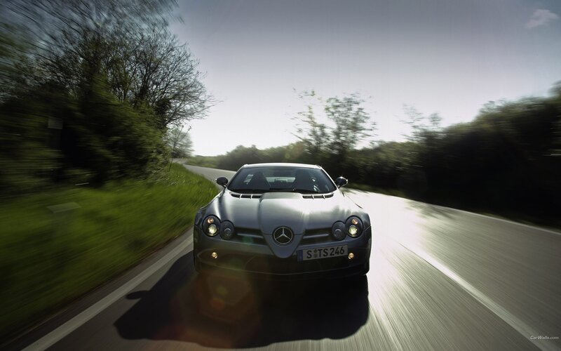 Mercedes-Benz SLR McLaren in motion