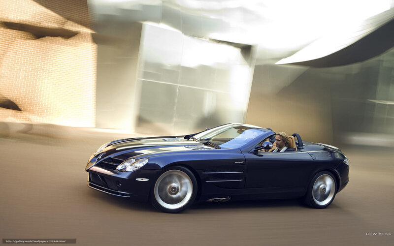 Mercedes-Benz SLR McLaren in motion