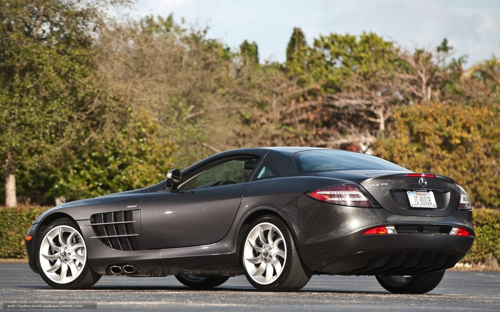 Mercedes-Benz SLR McLaren sports car