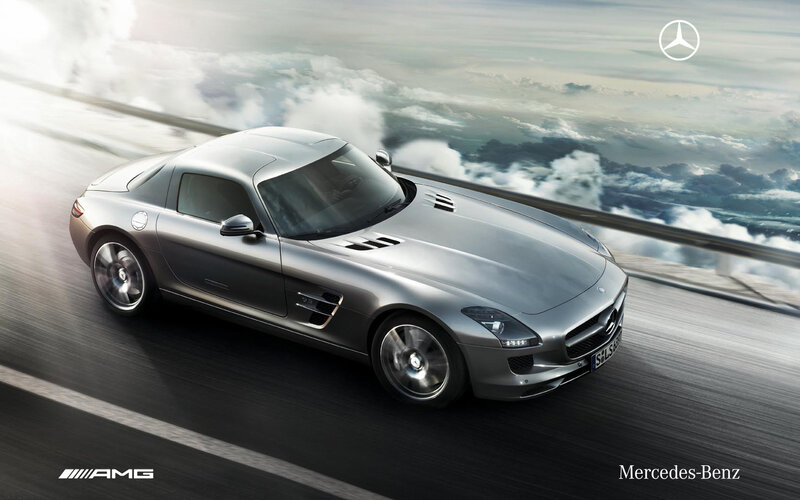 Mercedes-Benz SLS AMG in motion