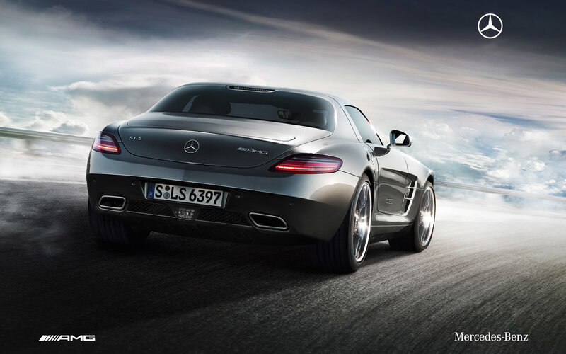 Mercedes-Benz SLS AMG in motion