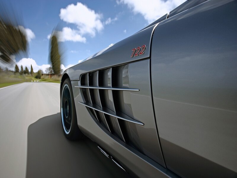 Mercedes-Benz SLS AMG in motion