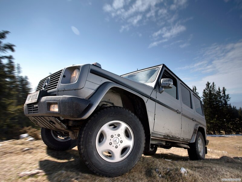 Mercedes G-Wagen off-road