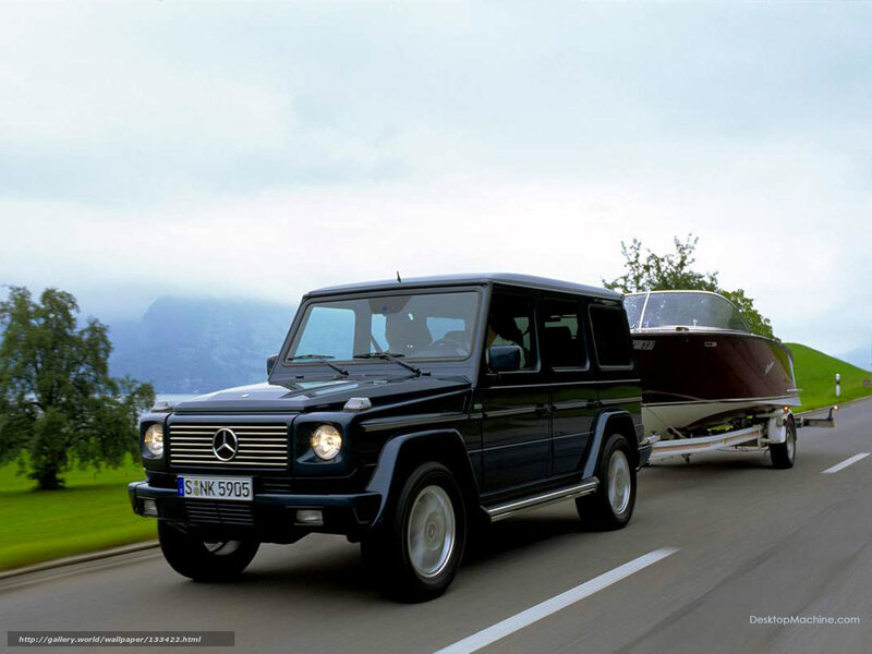 Mercedes G-Wagen towing boat