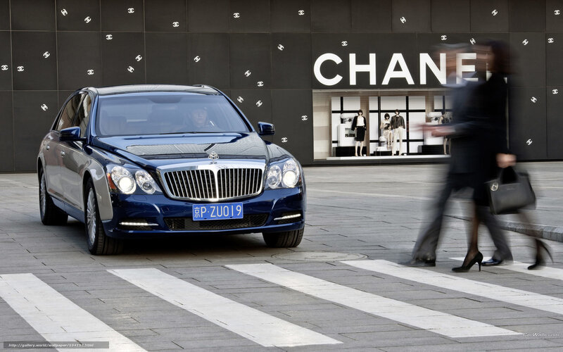 Mercedes-Maybach in front of Chanel