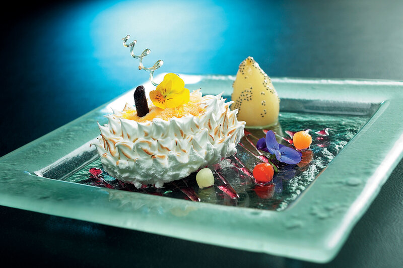 Meringue dessert with fruit