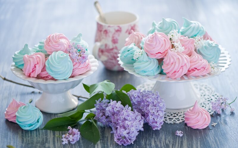Meringue Desserts on Stands — Pink