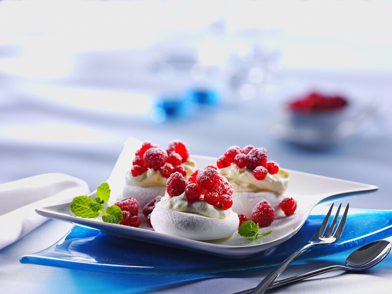 Meringue Desserts with Berries