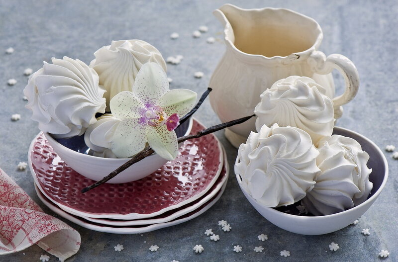 Meringue Desserts with Orchid