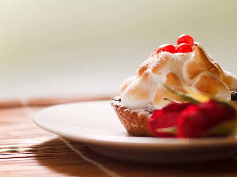 Meringue Tart with Berries