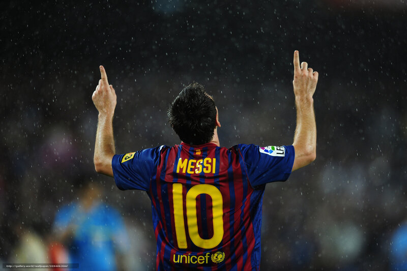 Messi celebrates in rain