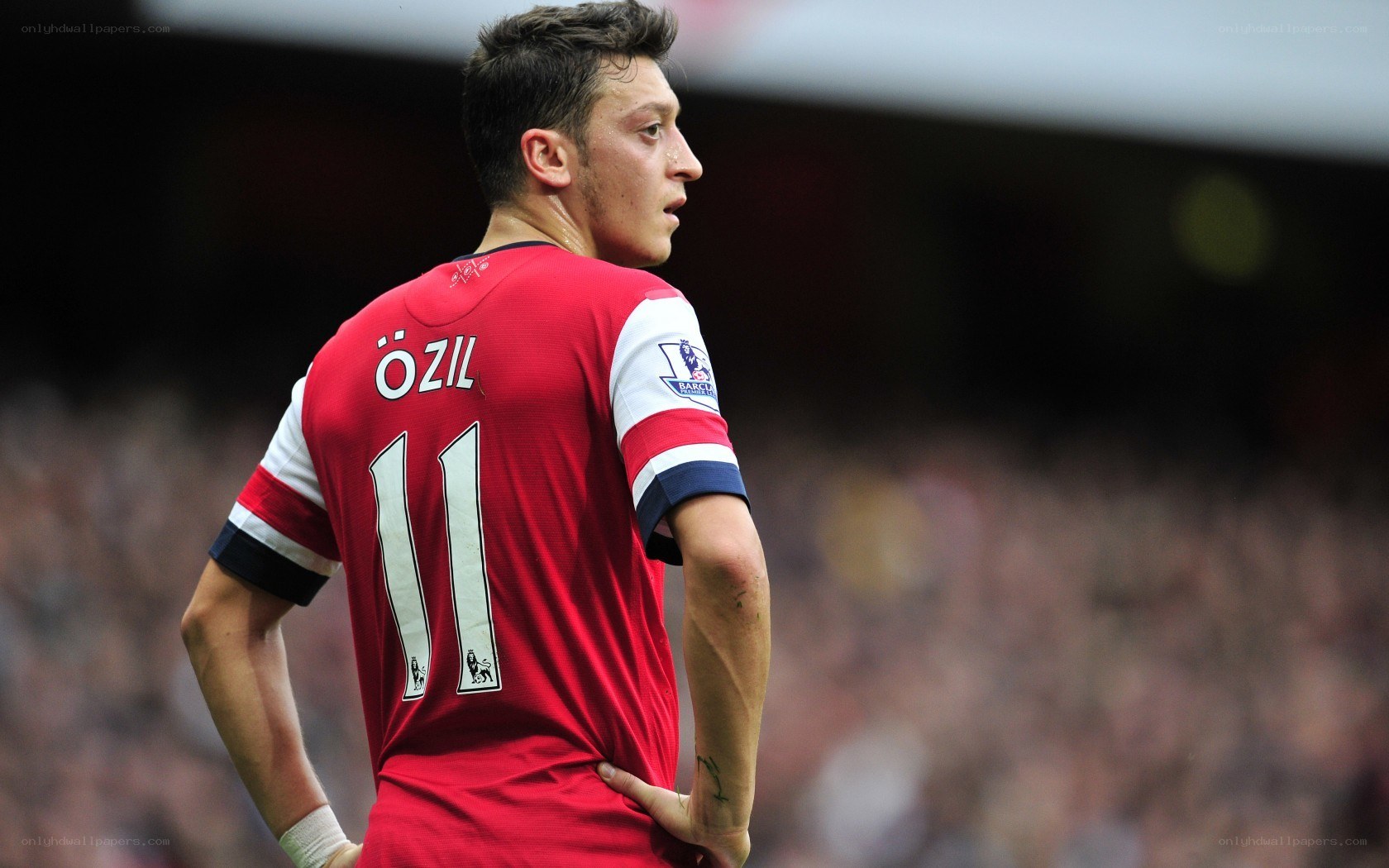 Mesut Özil in Arsenal jersey