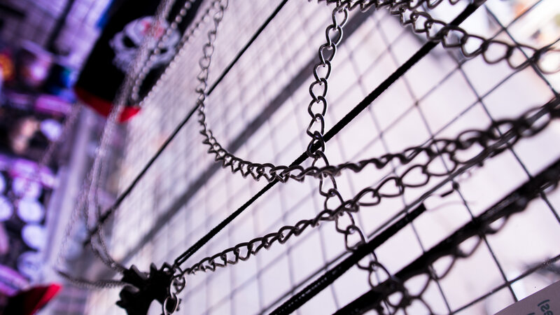 Metal Chains on Grid