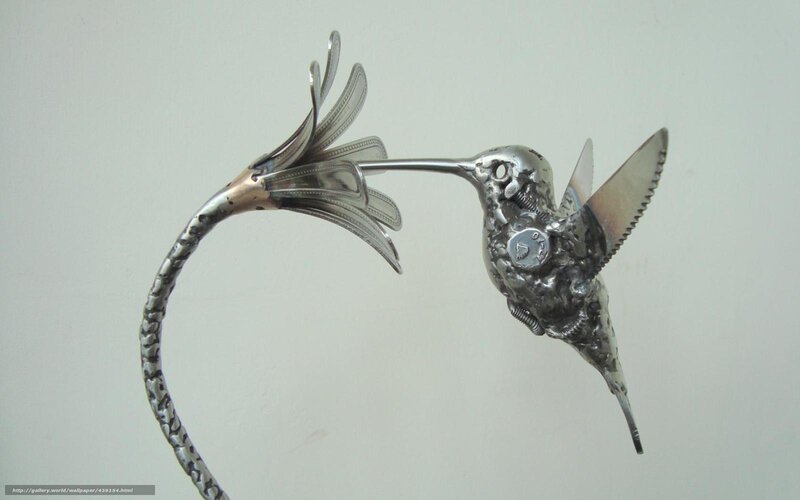 Metal hummingbird sculpture