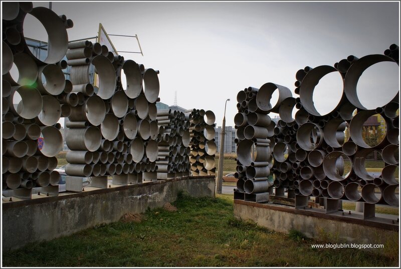 Metal pipe sculpture installation