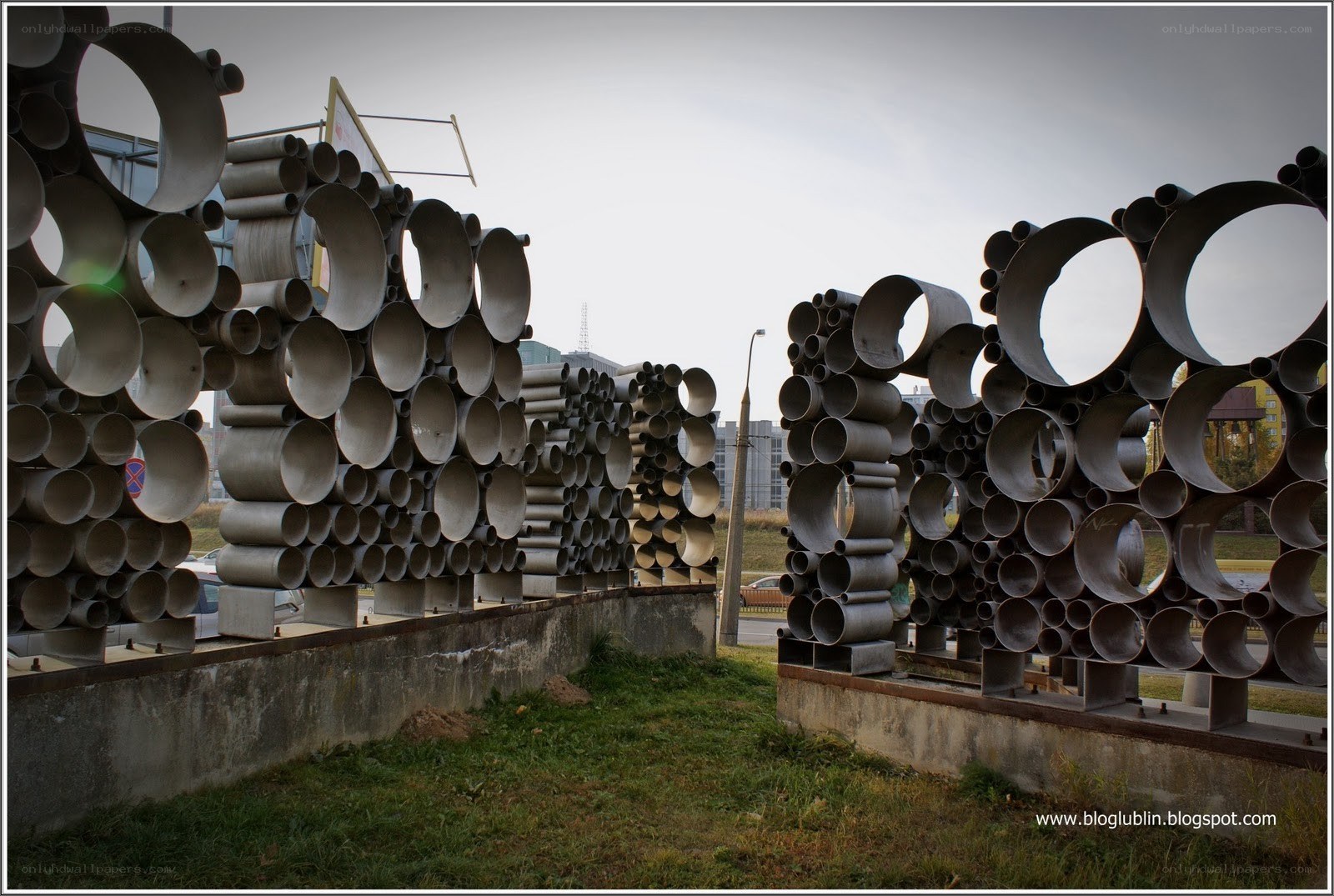 Metal pipe sculpture installation