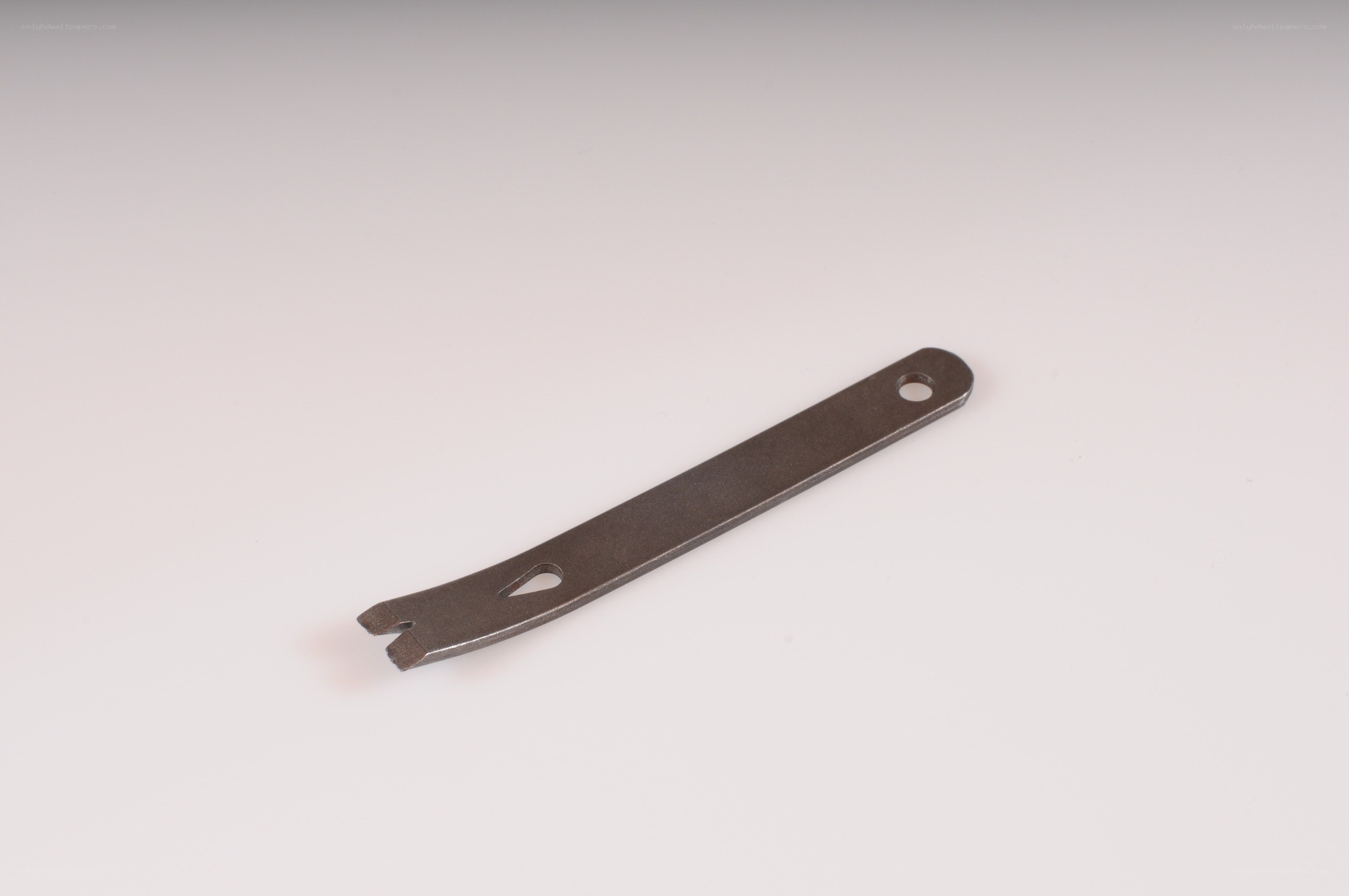 metal pry tool
