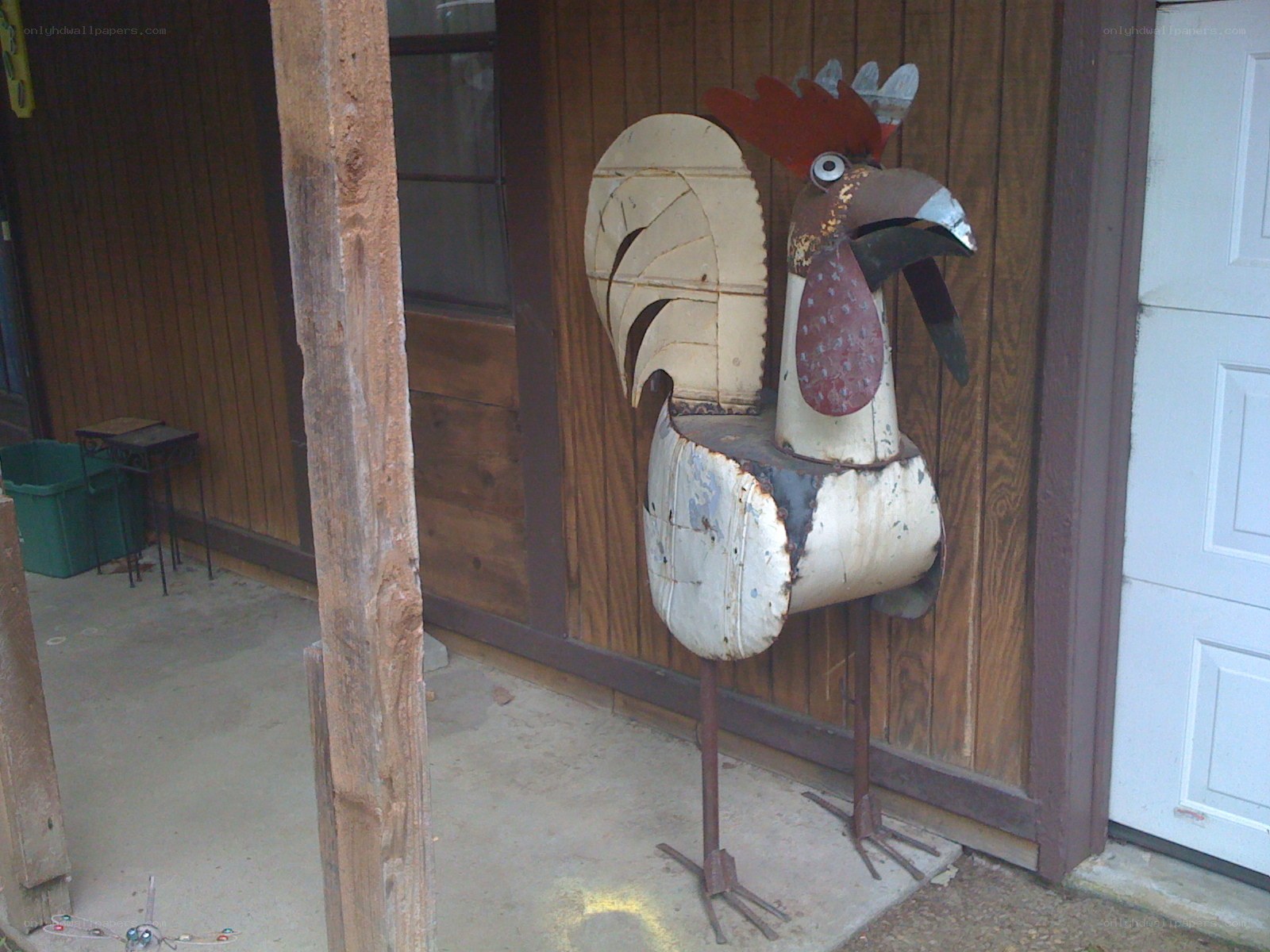 Metal rooster sculpture outside