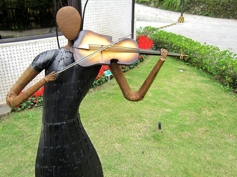 Metal Violinist Sculpture