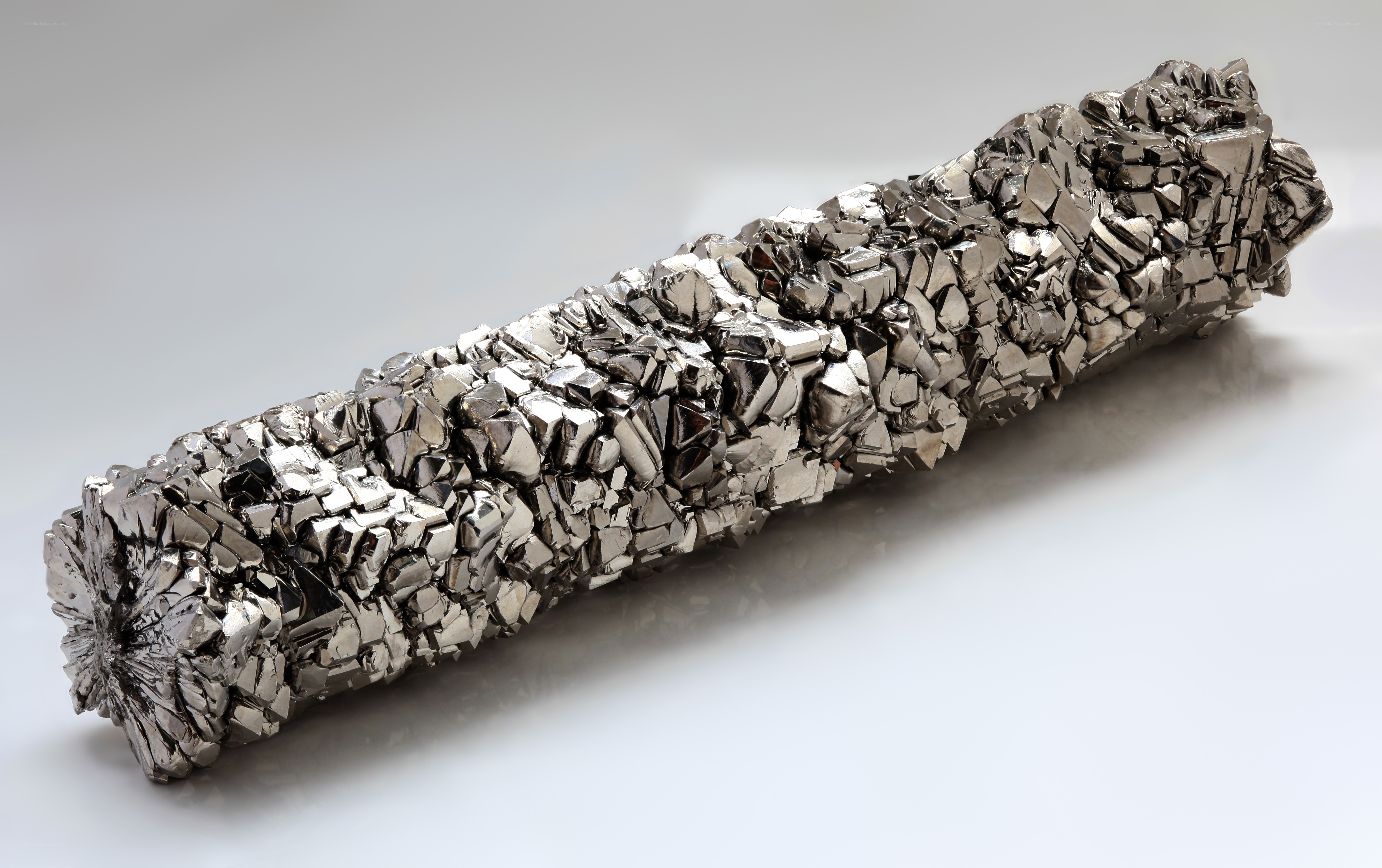 Metallic crystalline cylinder