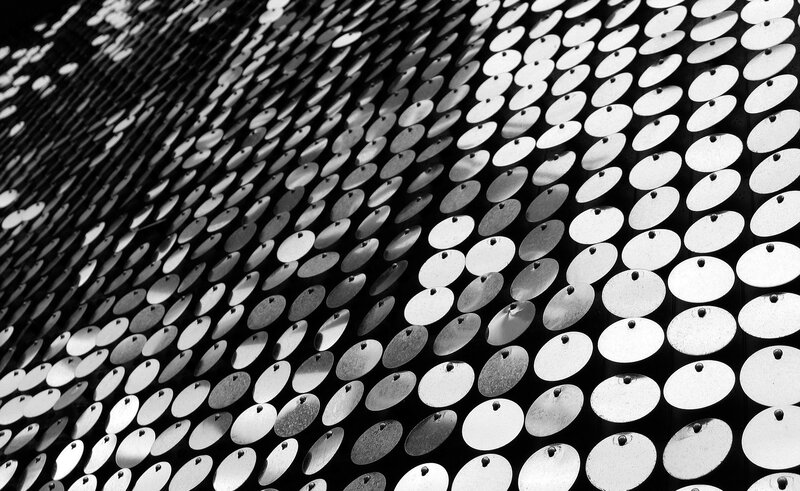 Metallic Disc Pattern — Black