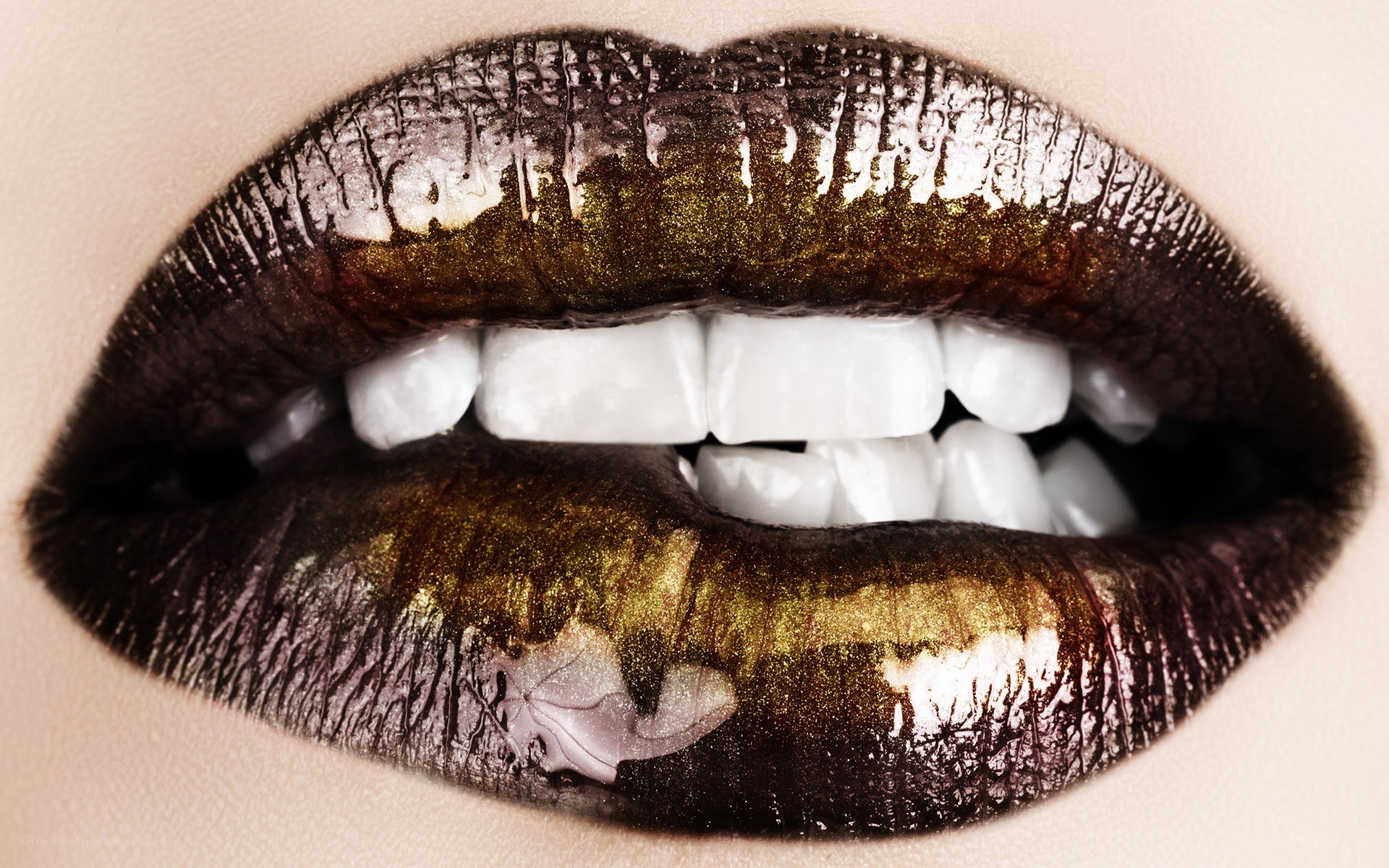 metallic gold and black lips