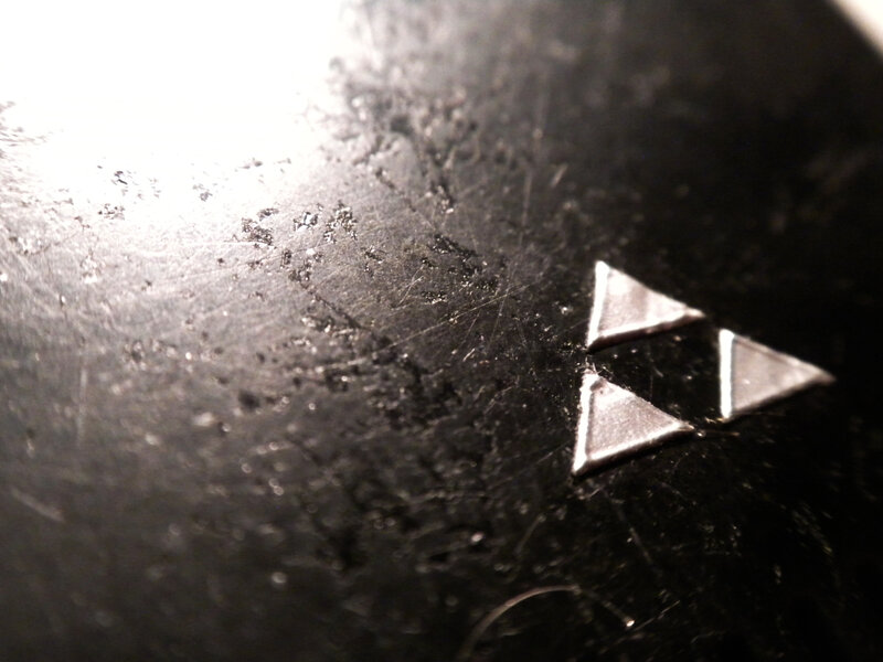 Metallic Triangles on Surface