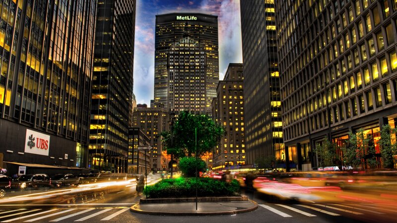 MetLife Building at Dusk — Black
