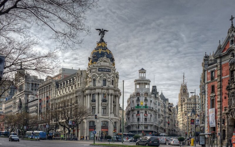 Metropolis Building in Madrid — Gray