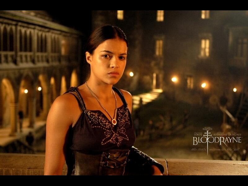 Mia in a dark courtyard