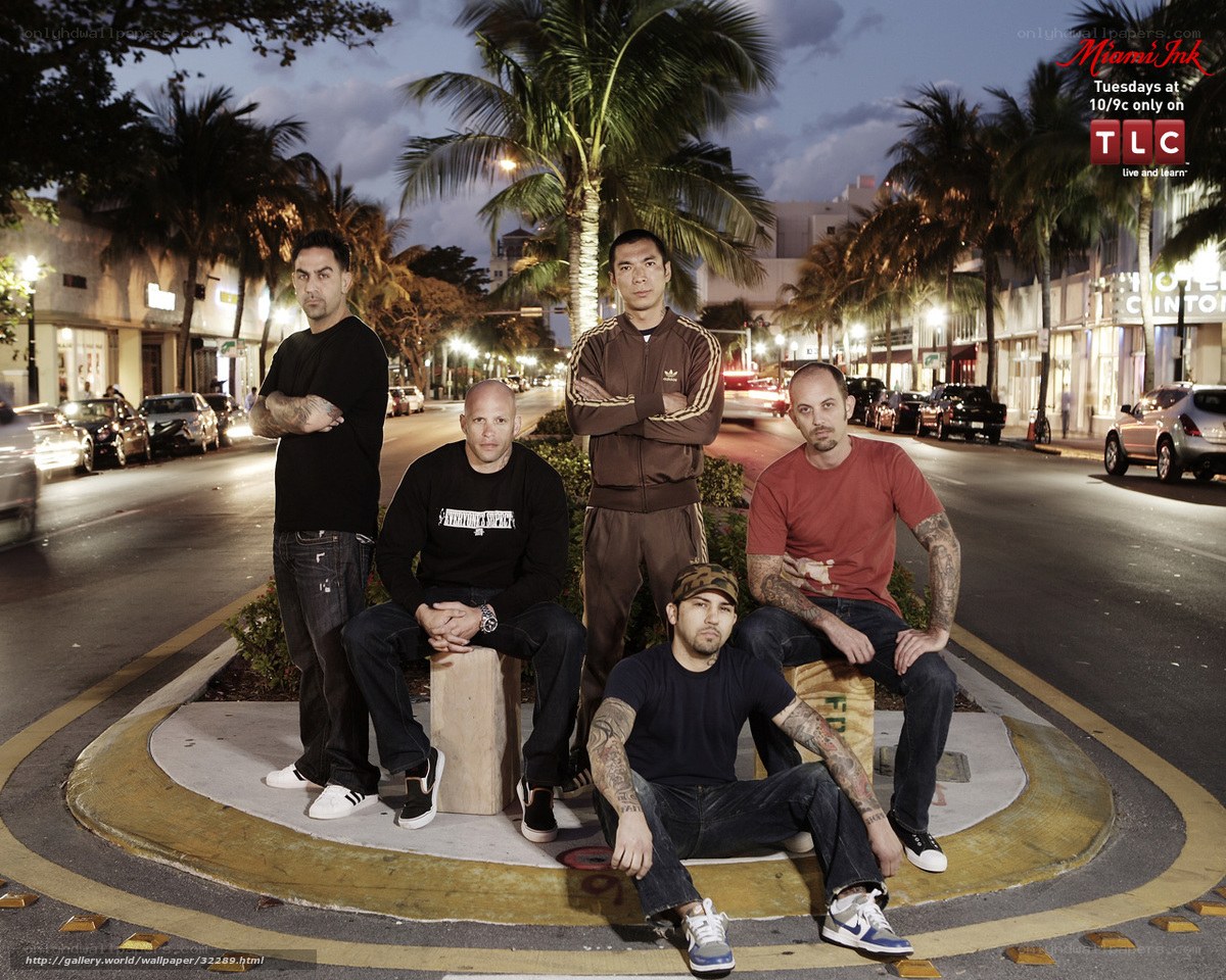 Miami Ink cast on street