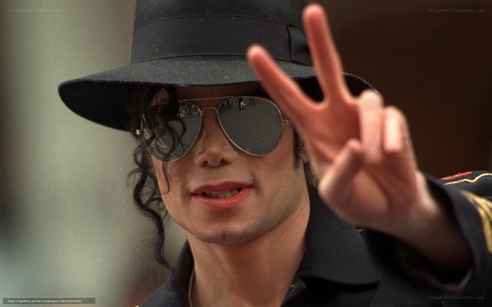 Michael Jackson peace sign