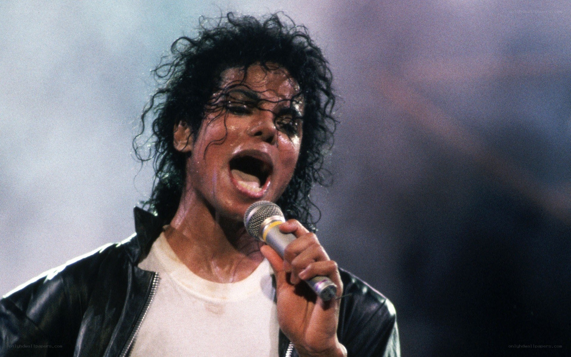 Michael Jackson singing on stage