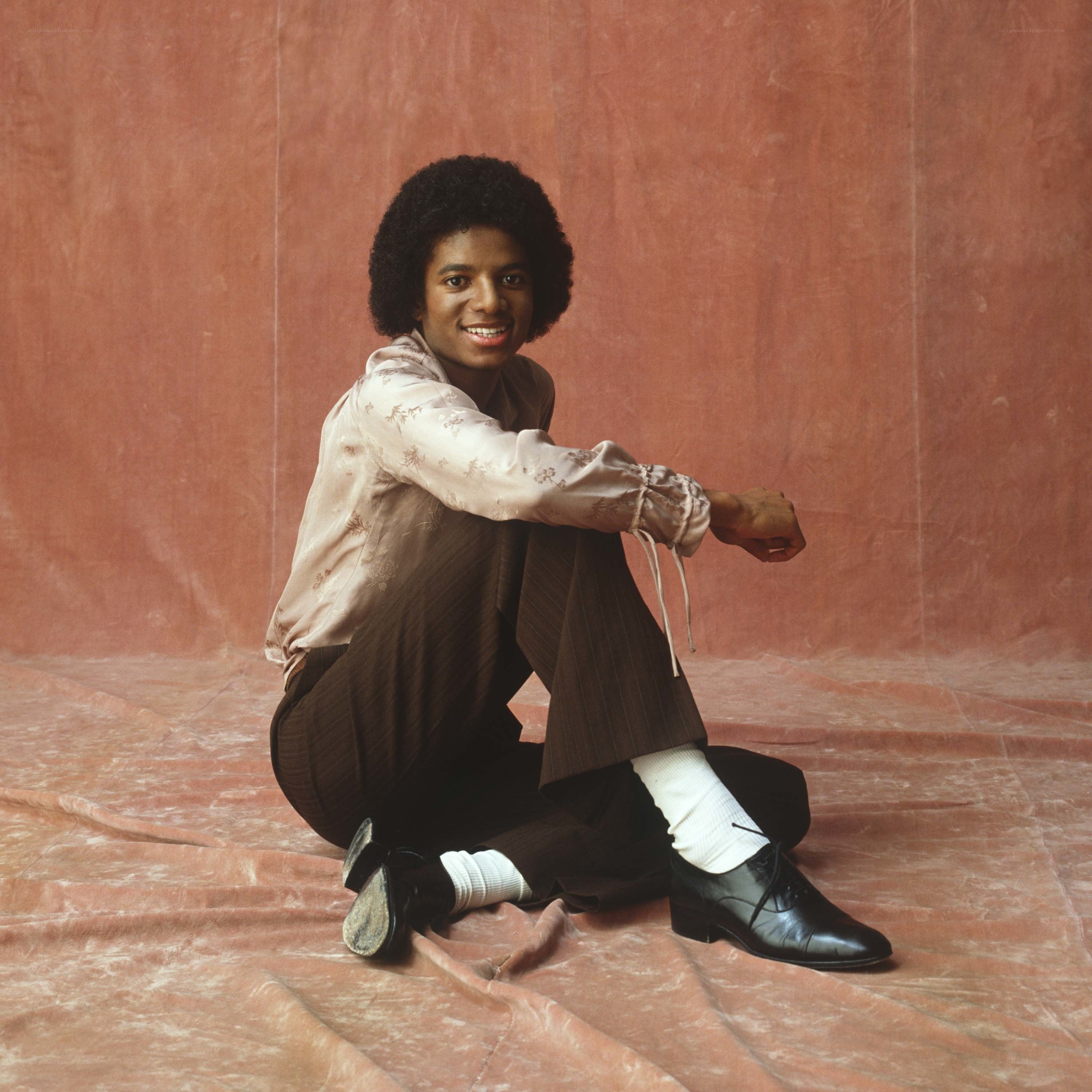Michael Jackson sitting on floor