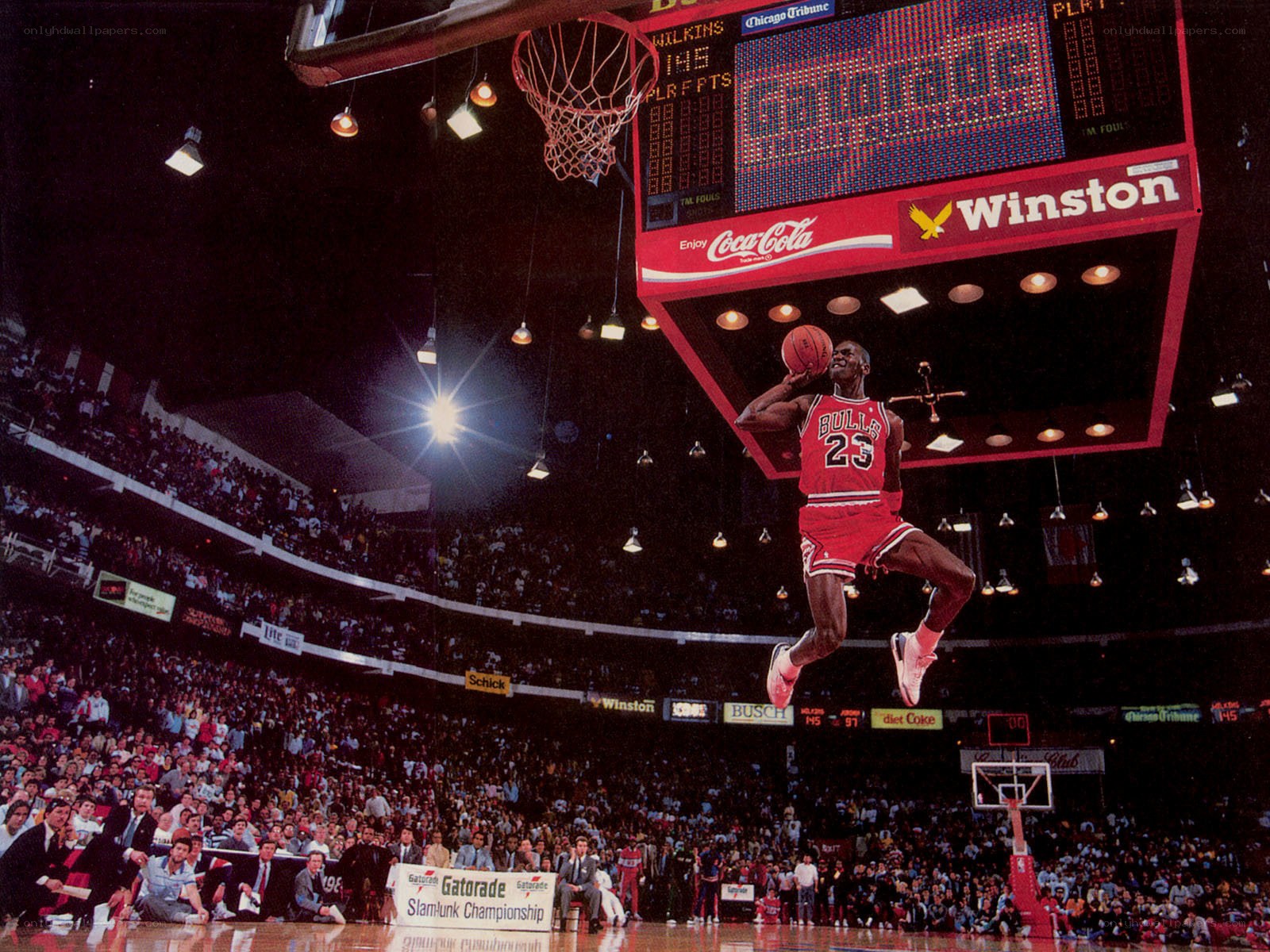 Michael Jordan dunking