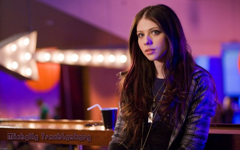 Michelle Trachtenberg in a bar