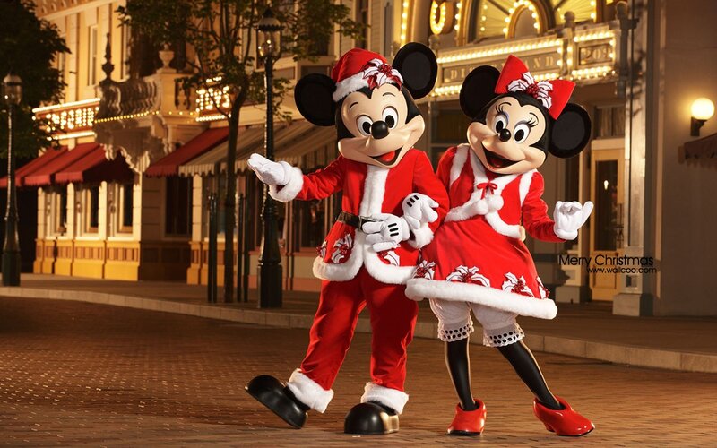 Mickey and Minnie in Christmas outfits