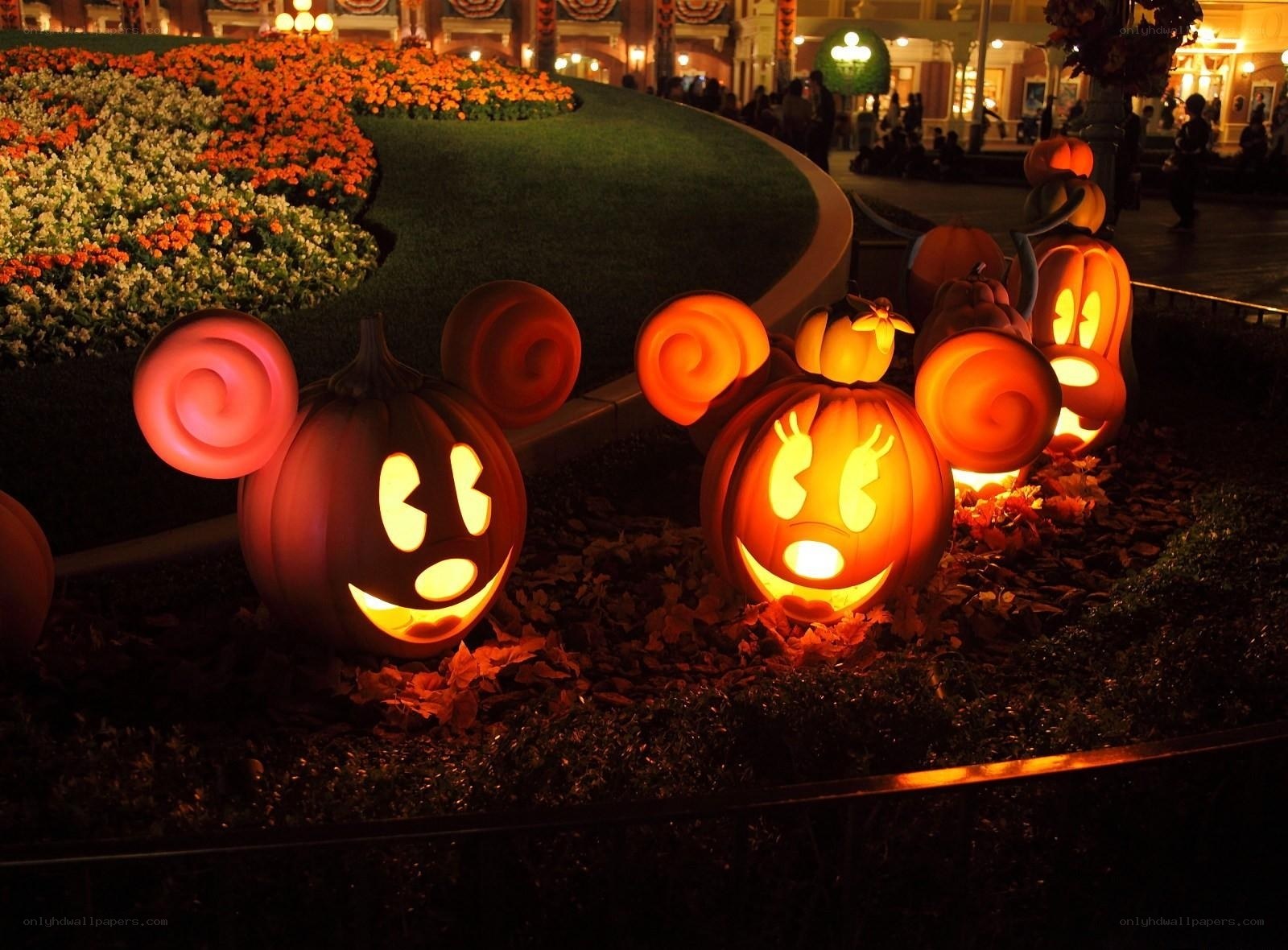 Mickey and Minnie pumpkin lanterns