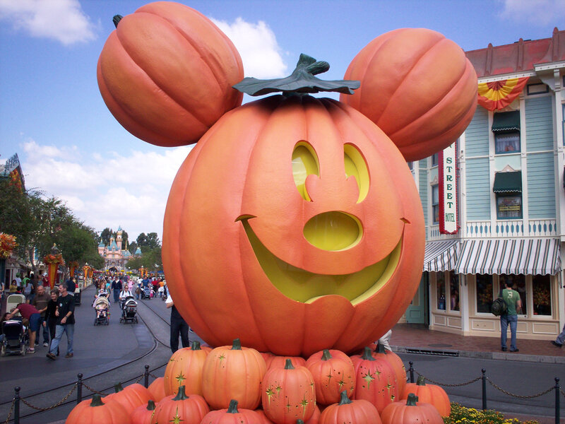 Mickey Mouse pumpkin display