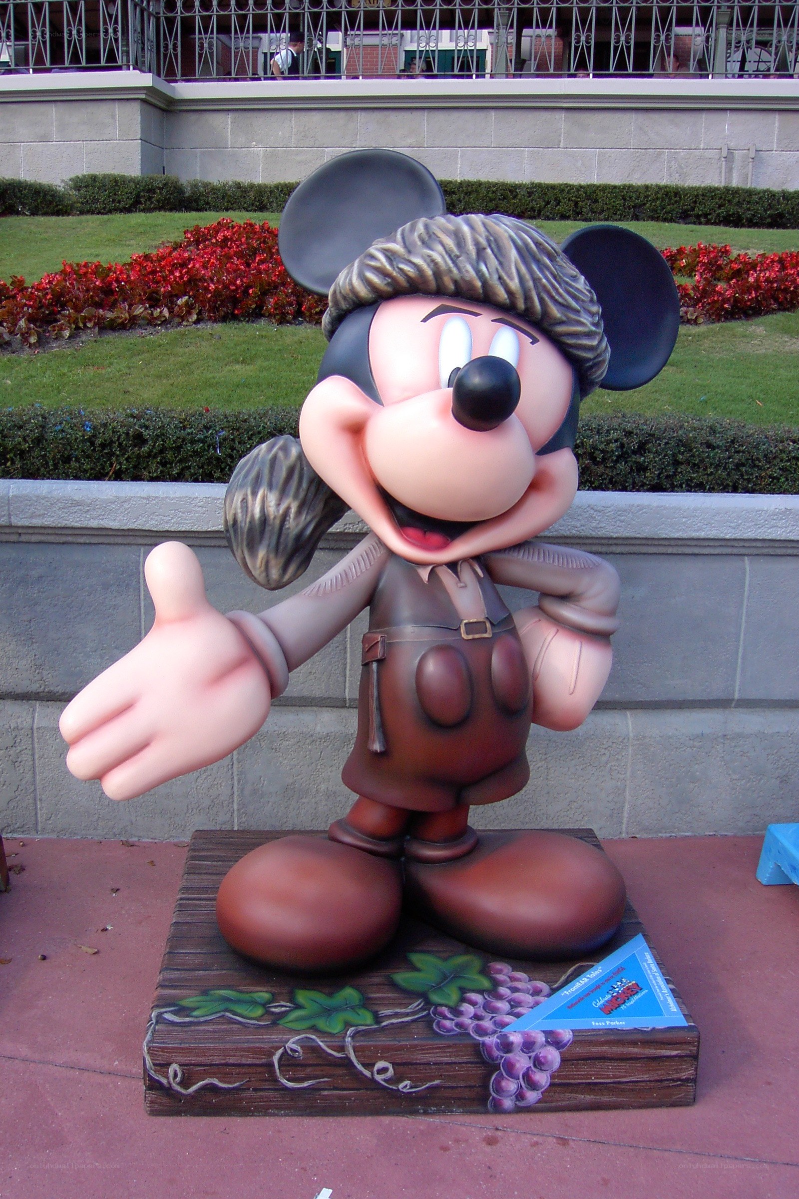 Mickey Mouse statue in overalls