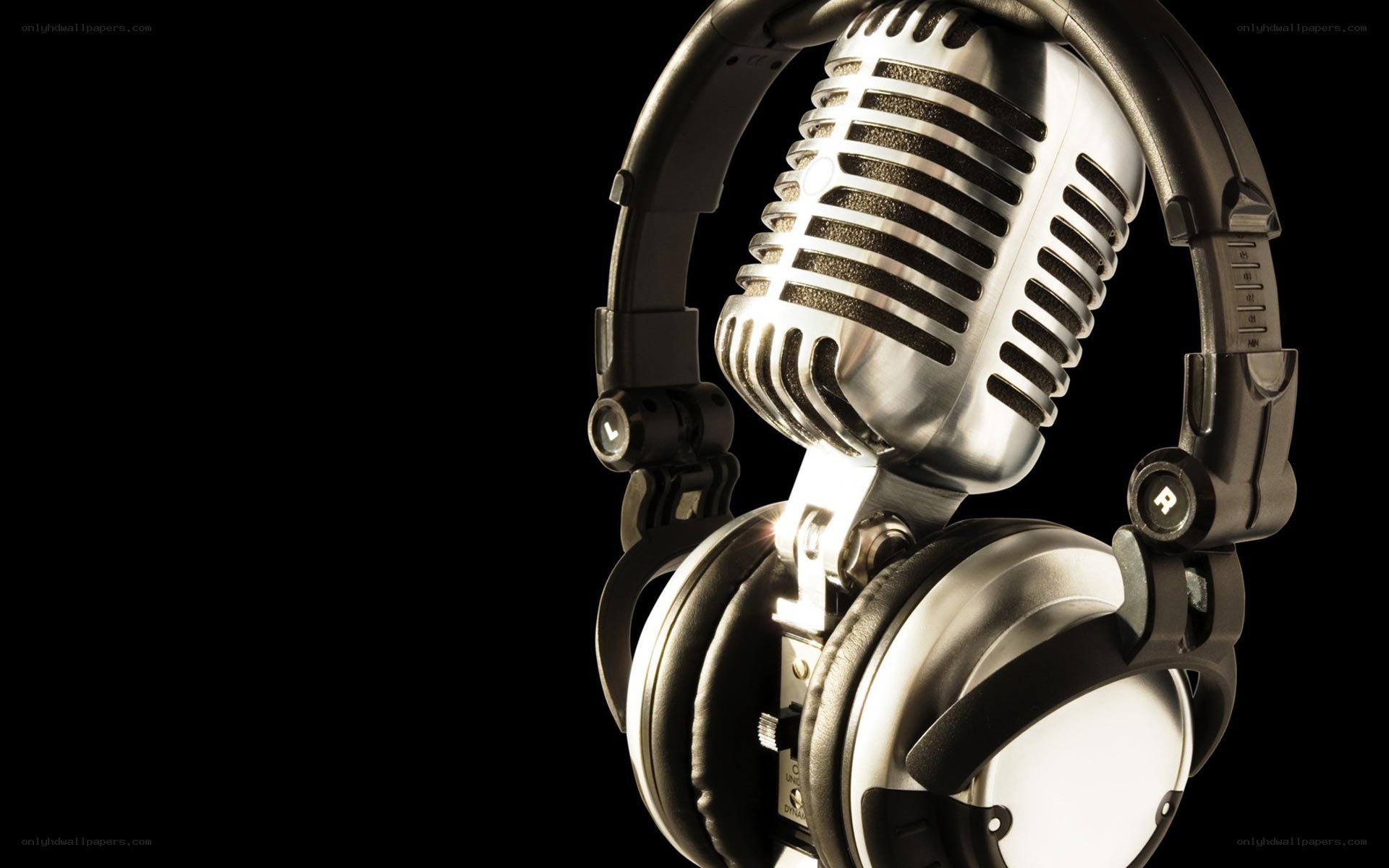 microphone and headphones